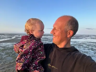 Ik geniet van het wadlopen met dochter Nora